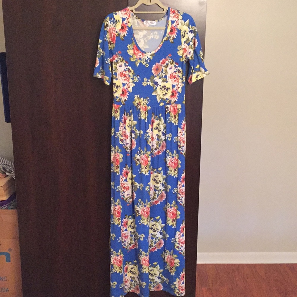 Floral Maxi Dress !